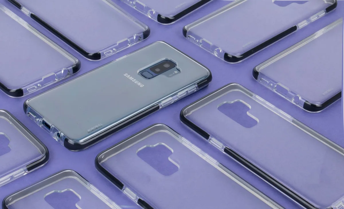 Galaxy A serisi ekran değişimi yapan teknisyen