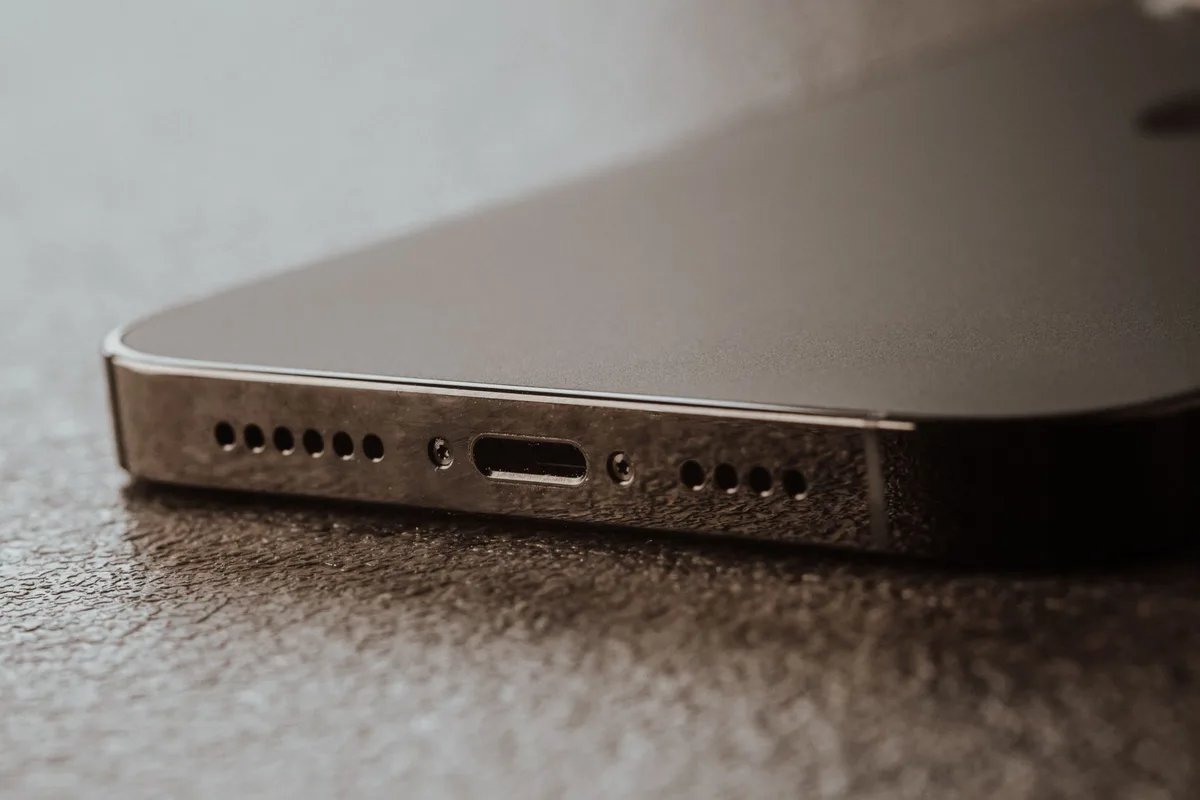 iPhone 13 Şarj Sorunu: Nedenleri ve Çözümü