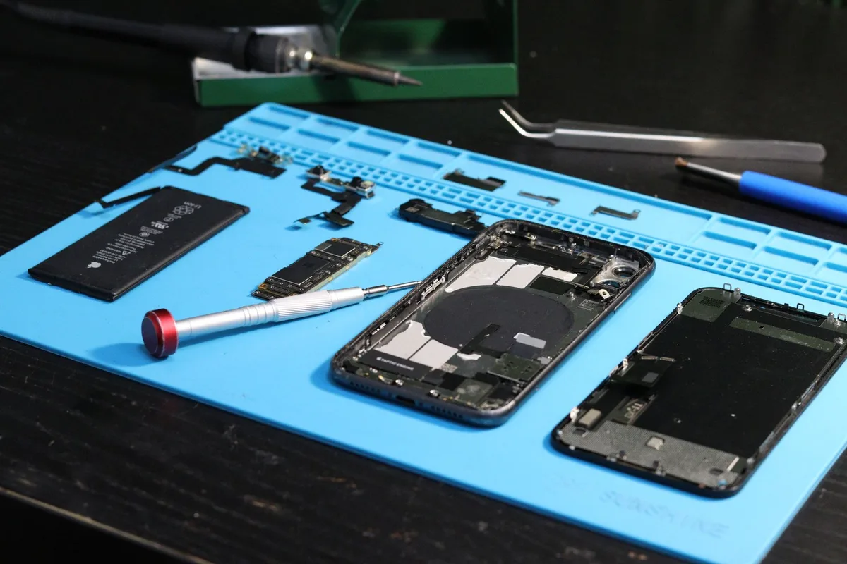 iPhone SE batarya değişimi servis işlemi